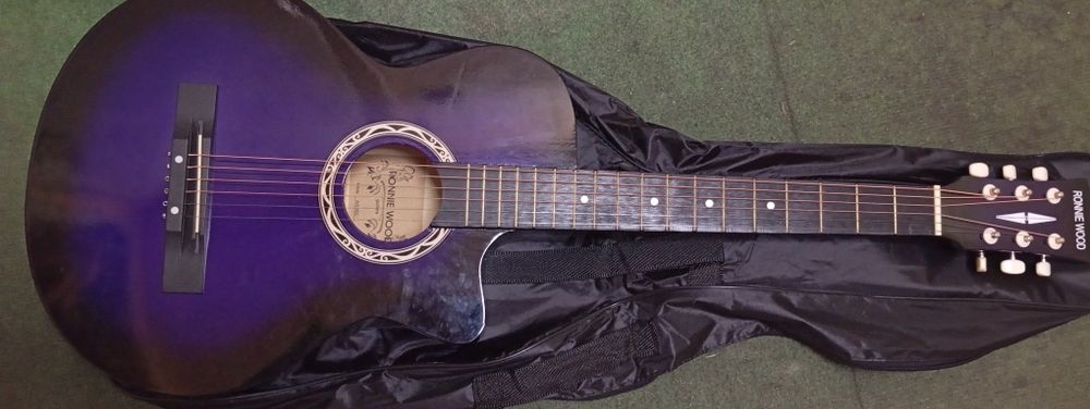 Продаю акустическую гитару