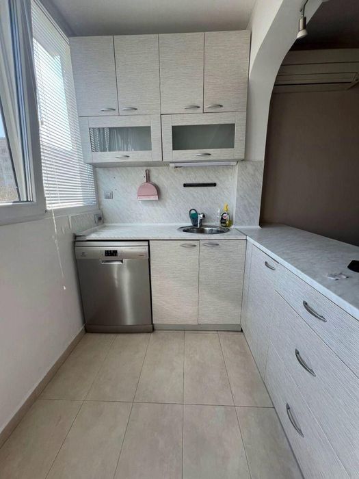 Двустаен апартамент в ж.к. Дружба 2.