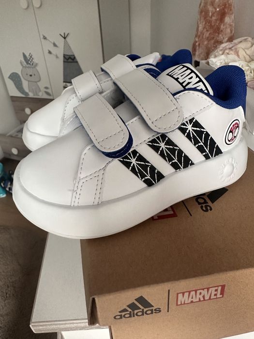 Нови маратонки Adidas детски