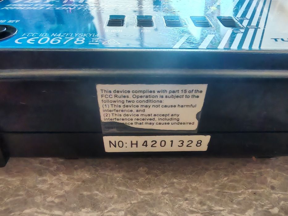 Vând radiocomanda Turnigy Tgy-i4x