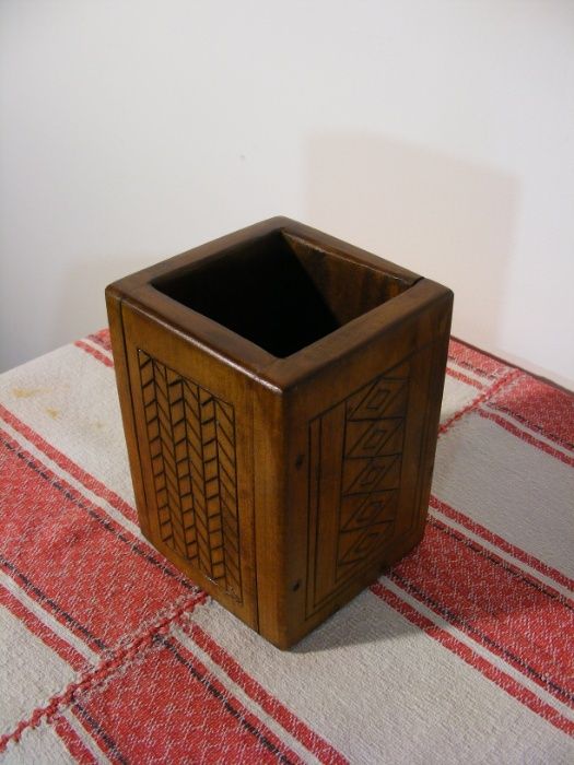 Vand cutie din lemn de tei sculptat