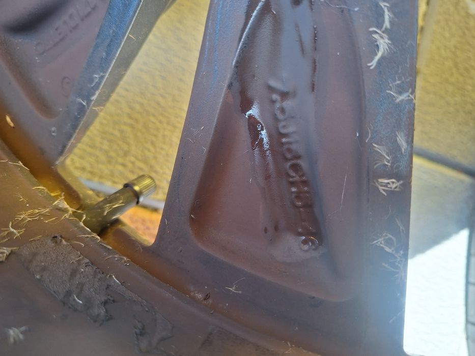 Jante aliaj 18 inch originale Renault

Diametru inch : 17

Distanta in