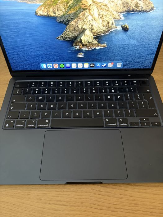 MacBook Air M3 - 16GB RAM, 100% батерия