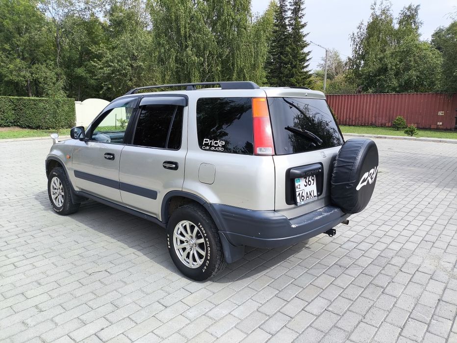 Продаю машину Honda CR-V