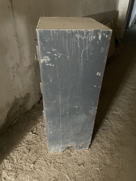 Продам сейф не новый но прочный