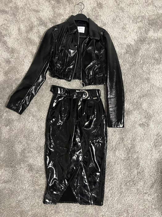 Нови дамски Guess латексова пола и Bershka яке