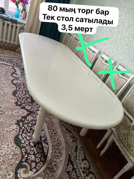 Белый лакированный стол, 3/5 м.