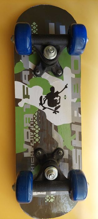 Детски скейтборд и каска