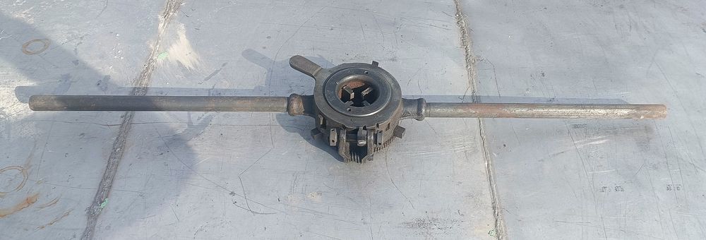 Клупп  для нарезки резьбы