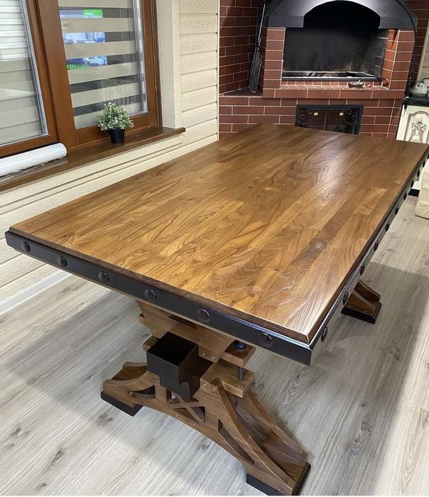 Стол обеденный