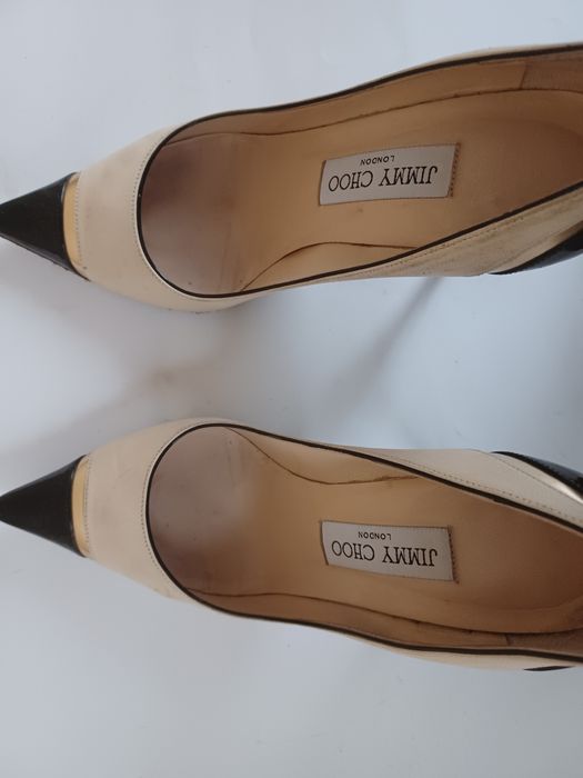 Два чифта дамски обувки, с високи токове за обща цена 20 лв.
