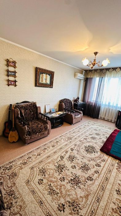 Продается -2 комнатная в центре города