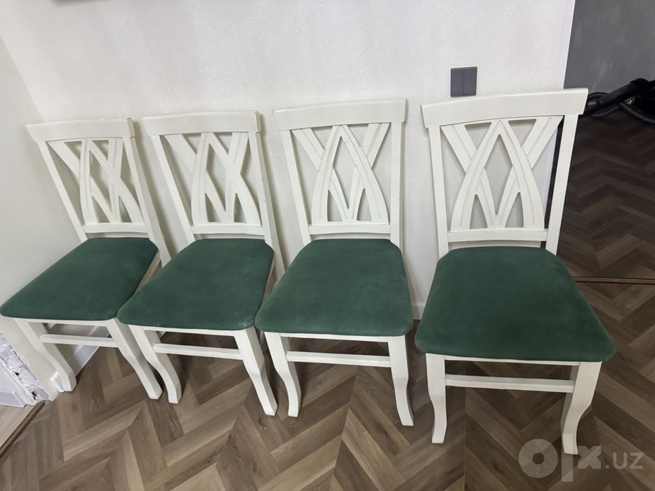 Обеденный стол + 4 стула