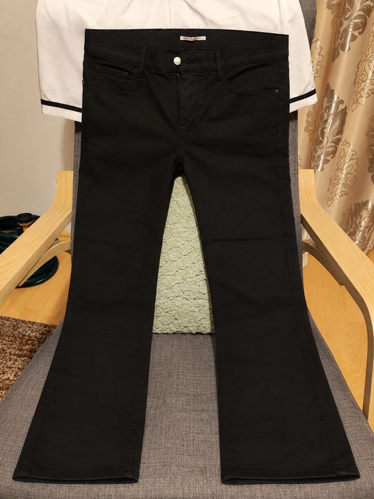 Pantaloni Mango Basic Denim negri, croială dreaptă – 42