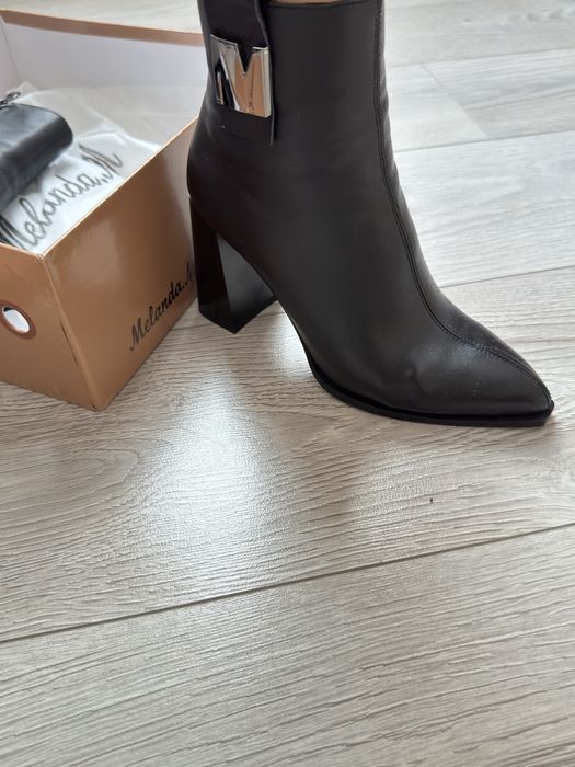 Продам демисезоные ботинки