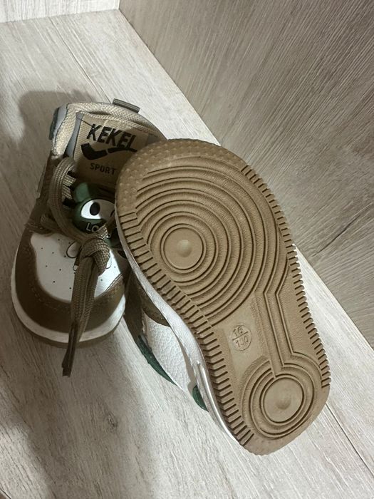 Продам детскую обувь