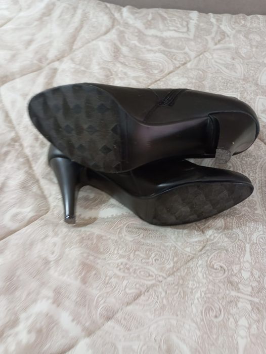 Продам женские сапоги