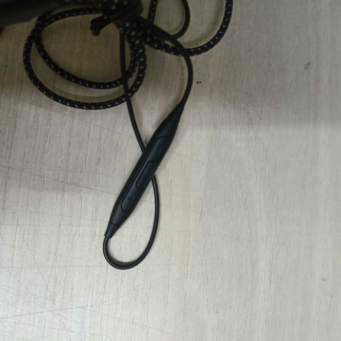 Casti cu fir Bang&Olufsen Beoplay