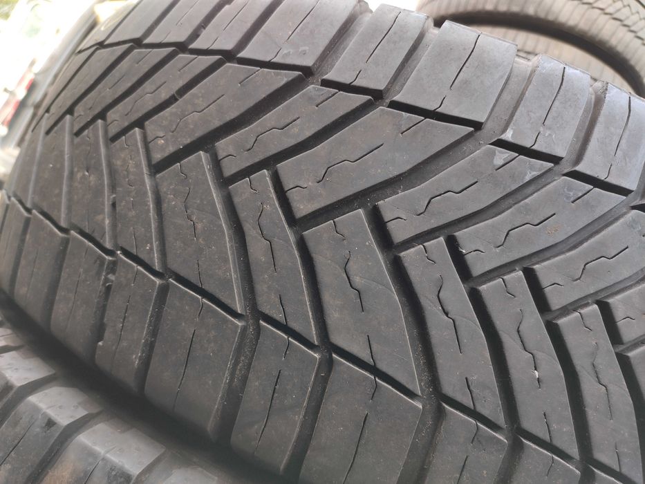 2бр Всесезонни гуми за бус 235 65 16 С - Michelin