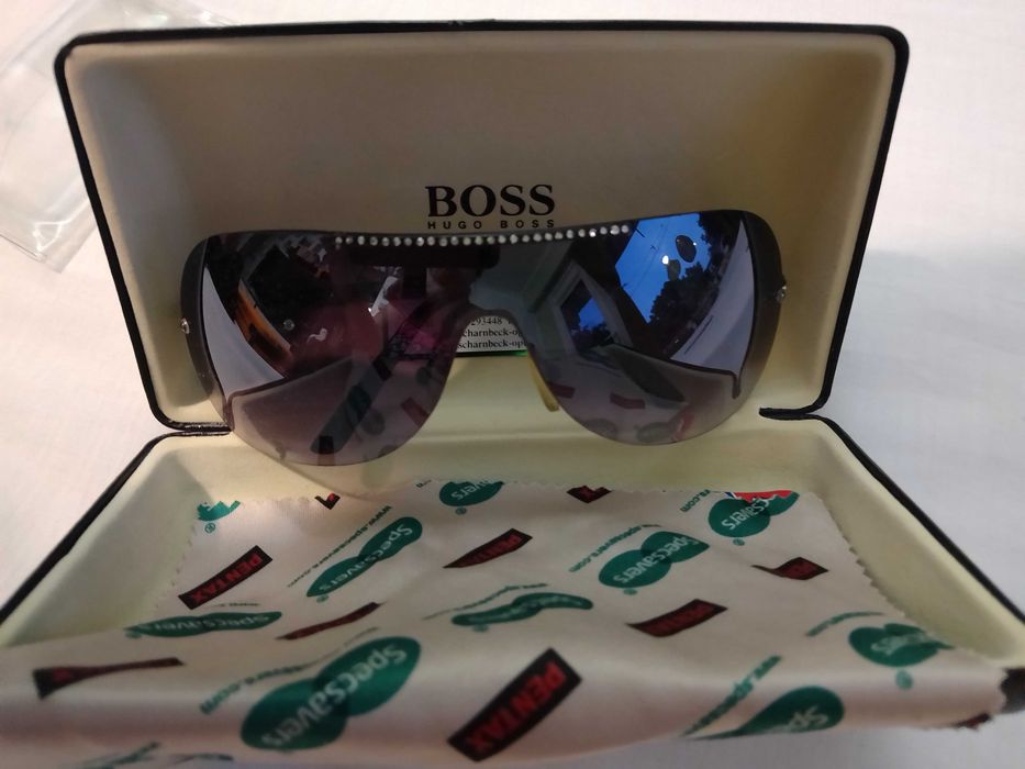 Продавам слънчеви очила