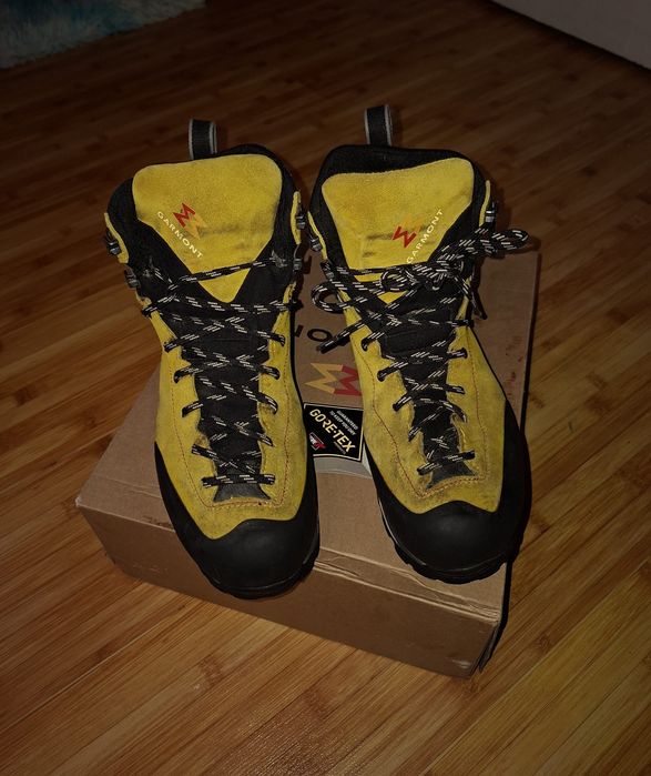 Vând bocanci de munte Garmont Ascent GTX