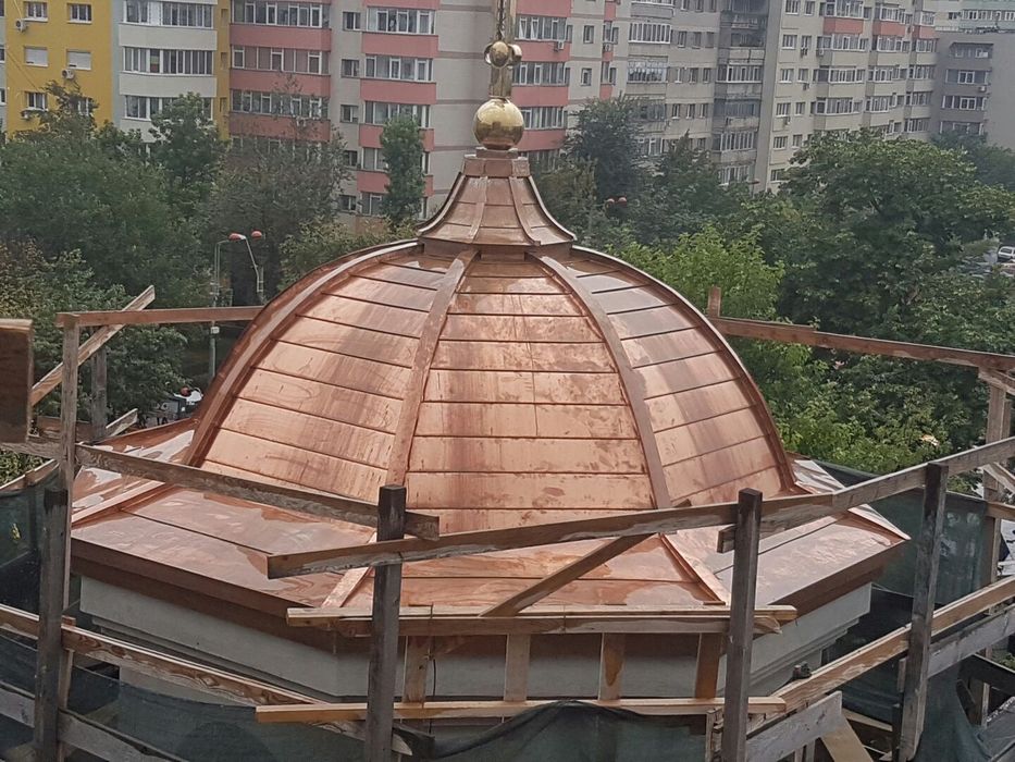 Executam acoperișuri