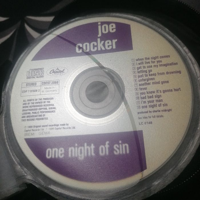 Colecție de cd-uri cu muzică veche