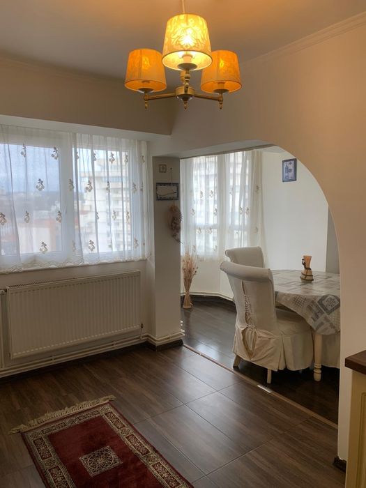 Vand apartament cu 3 camere