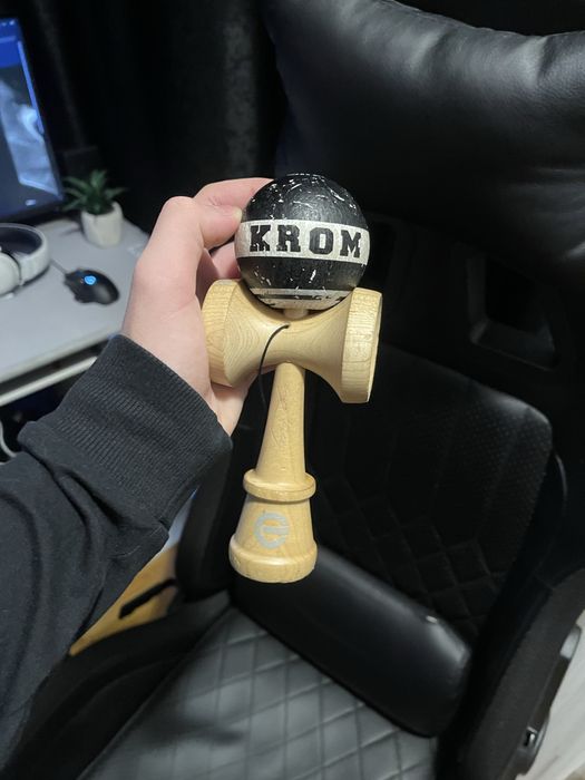 Vand kendama cu tama de krom strogo si ken de sweets