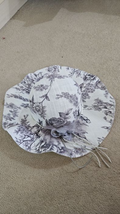 Pălărie elegantă de damă
