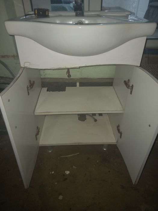 Раковина с тумбой