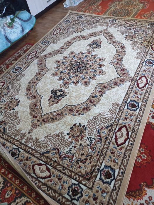 Ковёр продаю. Состояние новое.