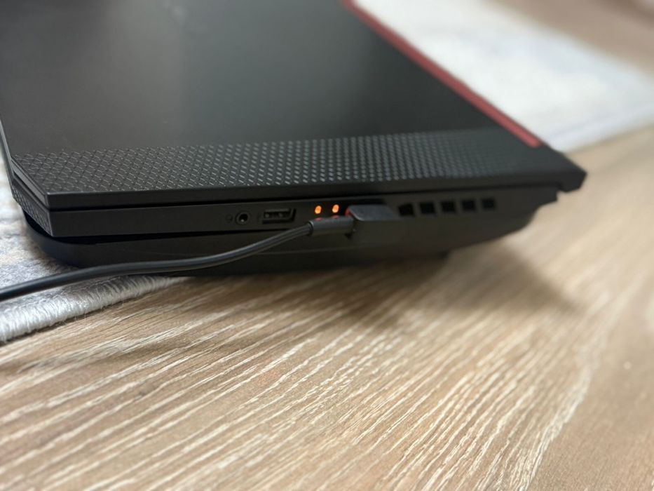 Продам ноутбук !