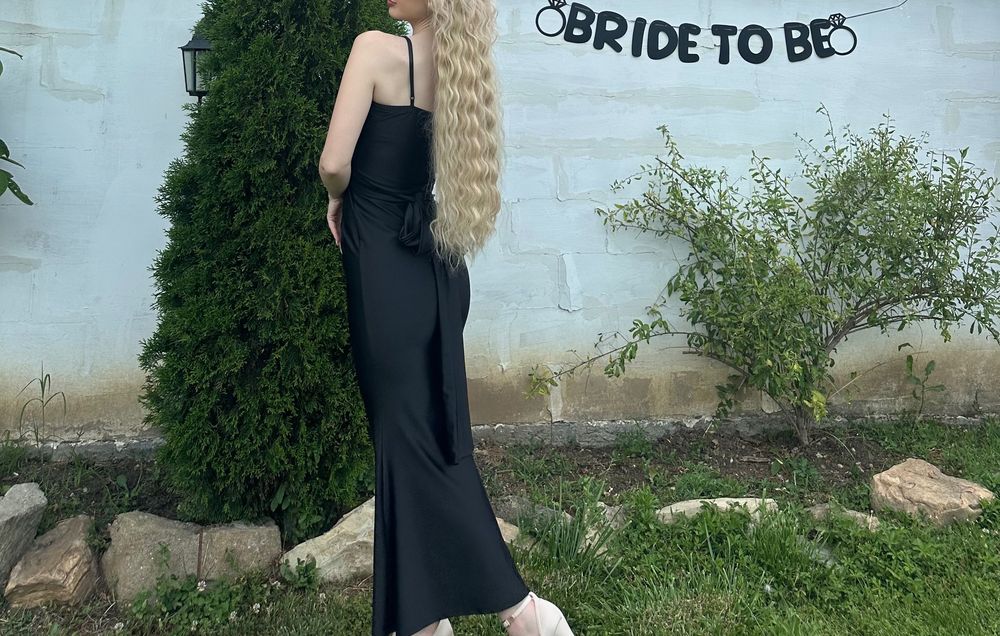 Черна дълга елегантна рокля