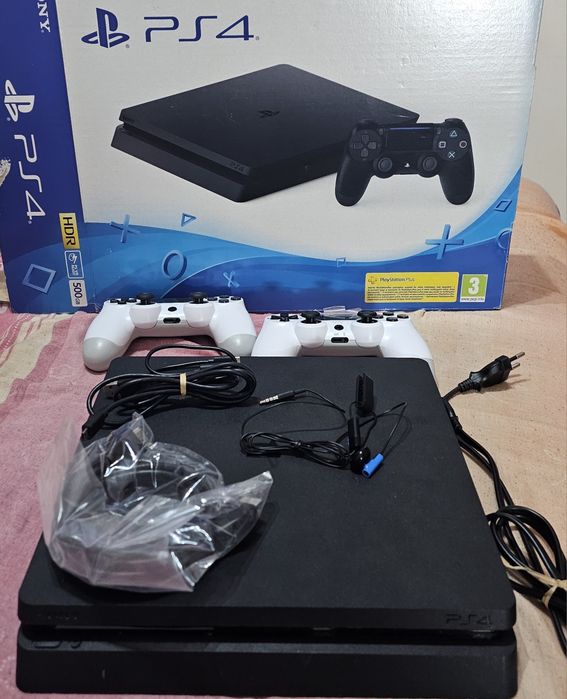 Vând playstation 4  slim  1TB