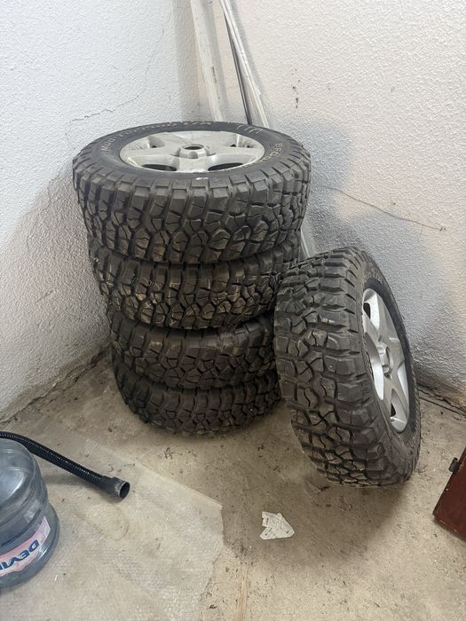 BFGoodrich Mud-Terrain KM2 245/70 R17 + 5 бр. алуминиеви джанти