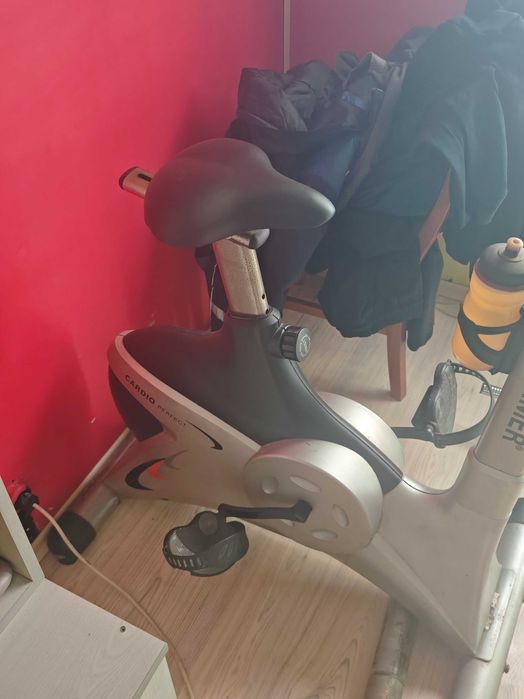 Велоергометър,Гири 1 кг,Дъмбели и Прав лост със тежести