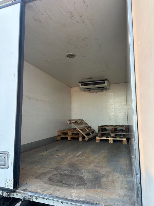 Продавам хладилен фургон от ивеко дейли