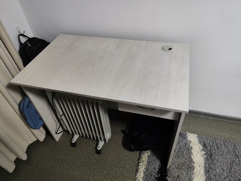 Стол белый офисный