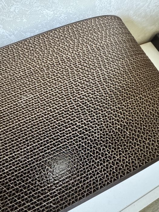 Лежанка и когтеточка два в одном для кошек