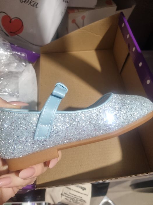 Детски обувки блестящи