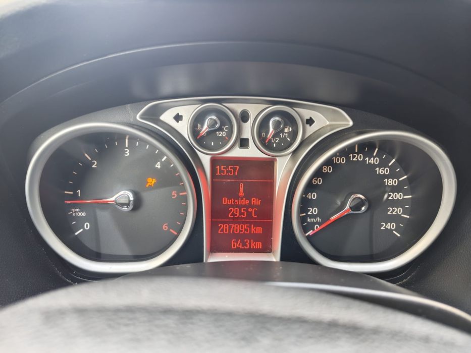 Vând Ford focus 1.6