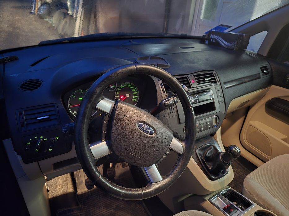 Vând Ford focus c-max 1.6