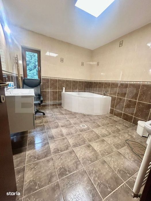 OPORTUNITATE INVESTIȚIE: Apartament de 4 camere, 2 bai, 134mp, Zona S