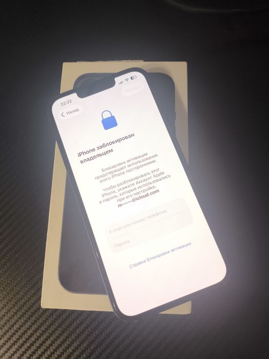 Продам заблокированный iPhone 13