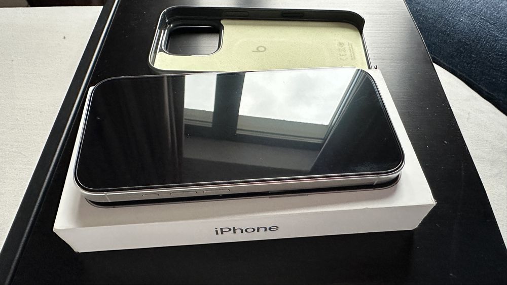 iPhone 16 Pro 256 GB - IMPECABIL- White Titanium (eSIM) + Husă Beats MagSafe
