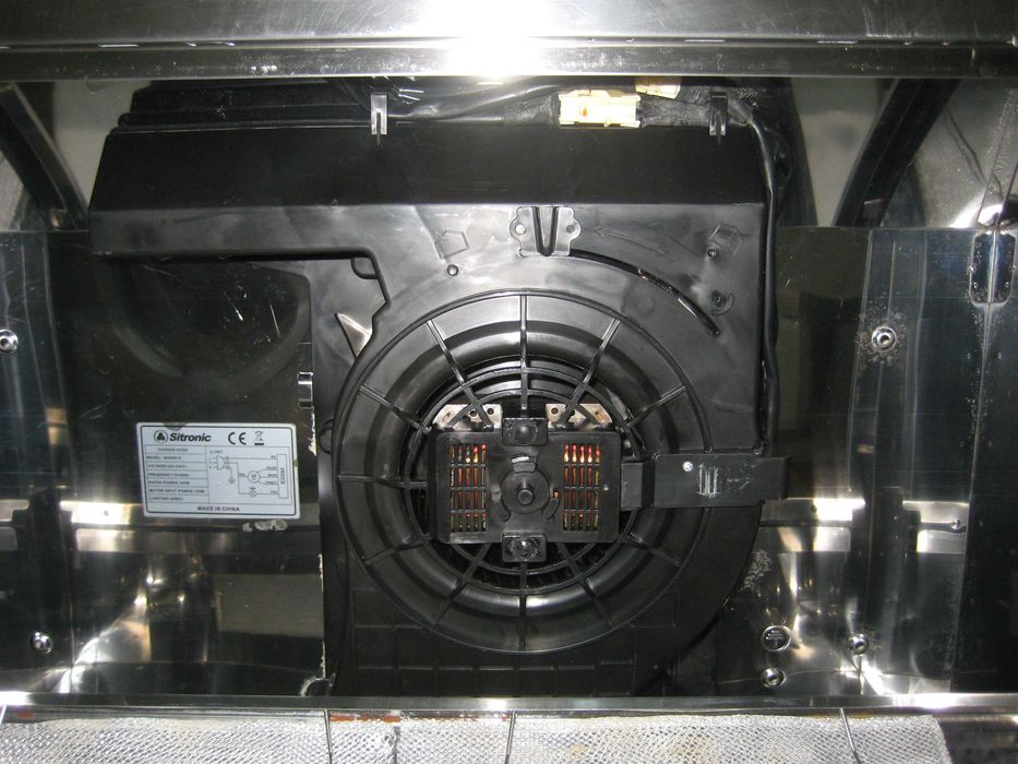 Вытяжка Sitronic оригинал мошна тянет почти новым состоянии!