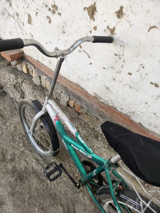 Velik velosiped sotiladi