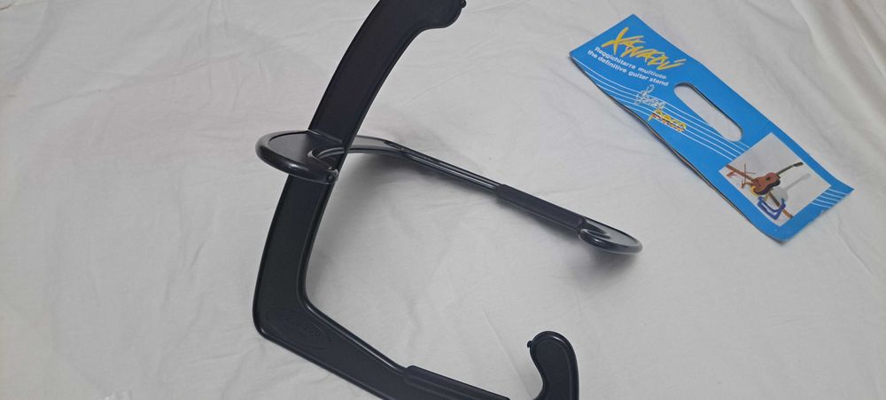 Пластиковая подставка под гитару Bespeco