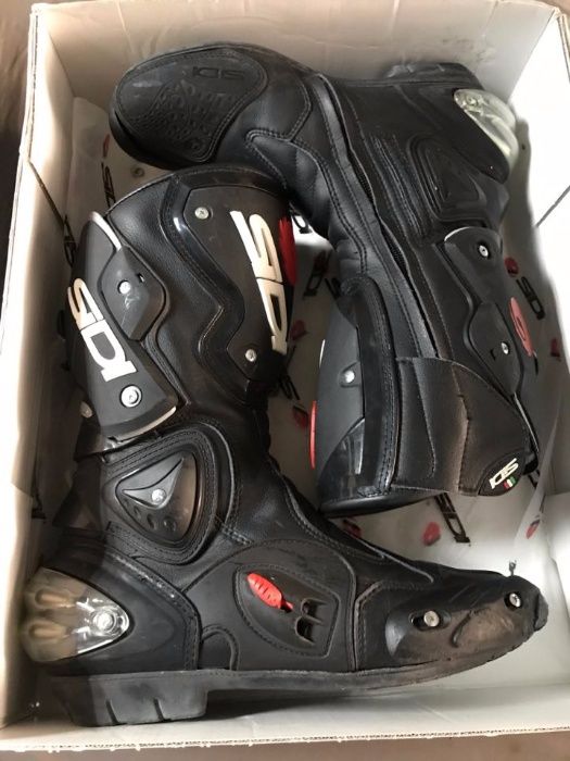 LEATT мото яка, ботуши SIDI, части за Kawasaki NINJA ZX10R (R&G) и др.